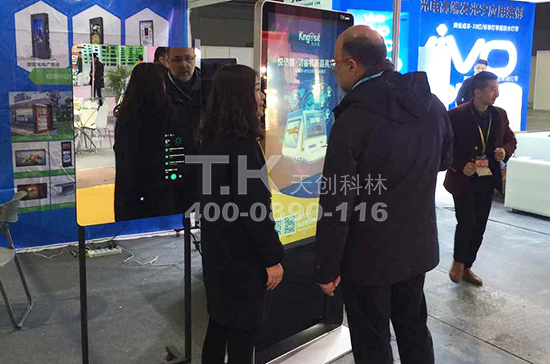 悦访客智能访客机新品亮相会在上海广印会上举行